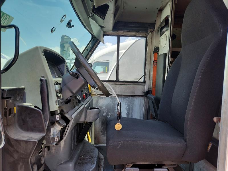 2012 Isuzu Npr VIN JALB4T170C7W00697 COPART salvage auction — MINOR DENT/SCRATCHES, FL - CERTIFICATE OF TITLE, sold $10 on 2026-07-23 (photo 7)