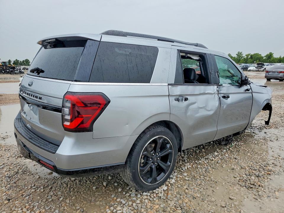 2023 Ford Expedition VIN 1FMJU1K84PEA13988 COPART salvage auction — FRONT END, TX - SALVAGE VEHICLE TITLE, sold $8,500 on 2026-07-28 (photo 3)