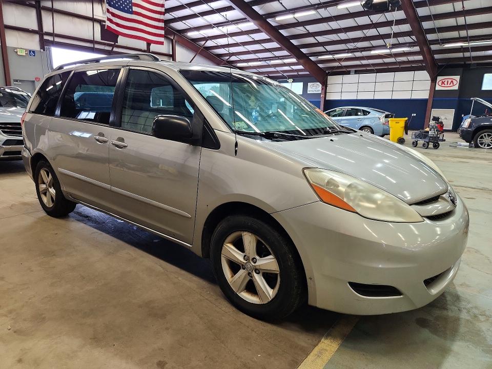 2008 Toyota Sienna VIN 5TDZK23C08S221495 COPART salvage auction — MINOR DENT/SCRATCHES, MA - CERTIFICATE OF TITLE (P), sold $1,400 on 2026-07-31 (photo 4)
