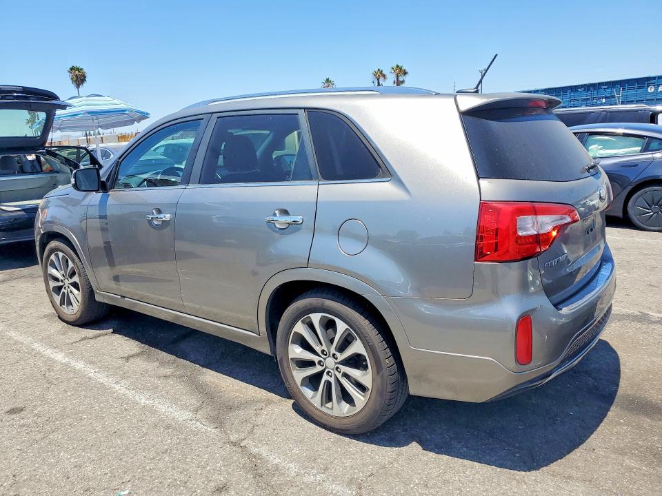 2015 Kia Sorento VIN 5XYKW4A77FG654054 COPART salvage auction — MINOR DENT/SCRATCHES, Ca - Dis/Dlr/Exp Only Clean Title, sold $2,150 on 2026-07-31 (photo 2)