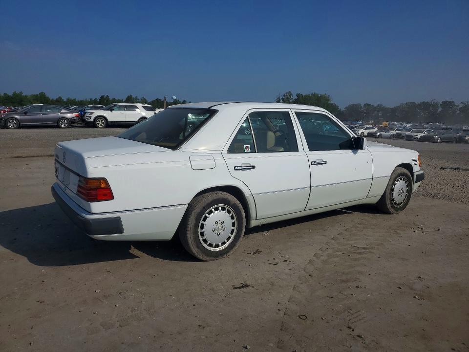 1992 Mercedes-benz 300 VIN WDBEB28D2NB759410 COPART salvage auction — NORMAL WEAR, VA - CERTIFICATE OF TITLE, sold $4,400 on 2026-07-08 (photo 3)