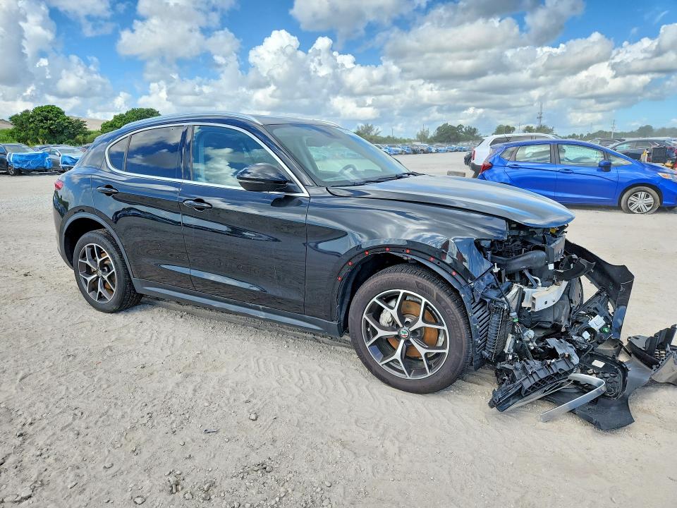 2018 Alfa romeo Stelvio VIN ZASFAKBN8J7C24273 COPART salvage auction — FRONT END, Fl - Cert Of Title Slvg Rebuildable, sold $1,300 on 2026-08-11 (photo 4)