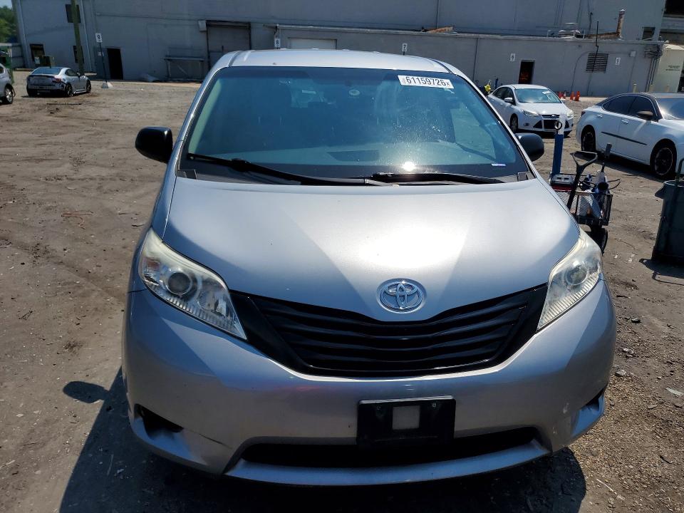 2017 Toyota Sienna VIN 5TDZZ3DC4HS875268 COPART salvage auction — WATER/FLOOD, VA - CERT OF TITLE-FLOOD, sold $3,550 on 2026-07-29 (photo 5)