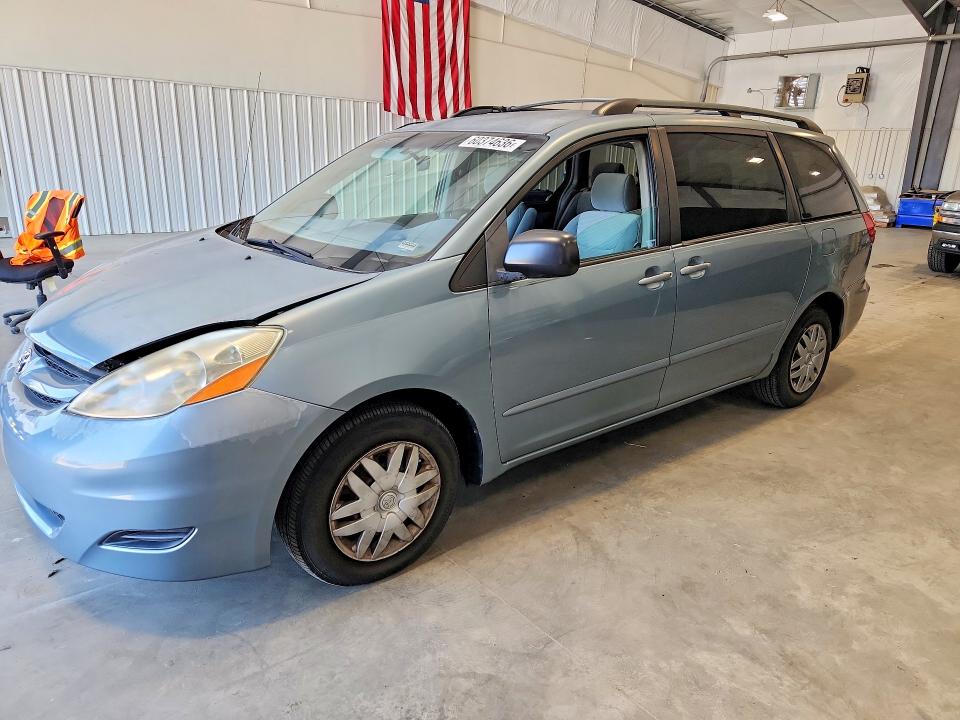2007 Toyota Sienna VIN 5TDZK23C77S079953 COPART salvage auction — MINOR DENT/SCRATCHES, SC - DEALER ONLY CLEAN TITLE, sold $350 on 2026-07-27 (photo 1)