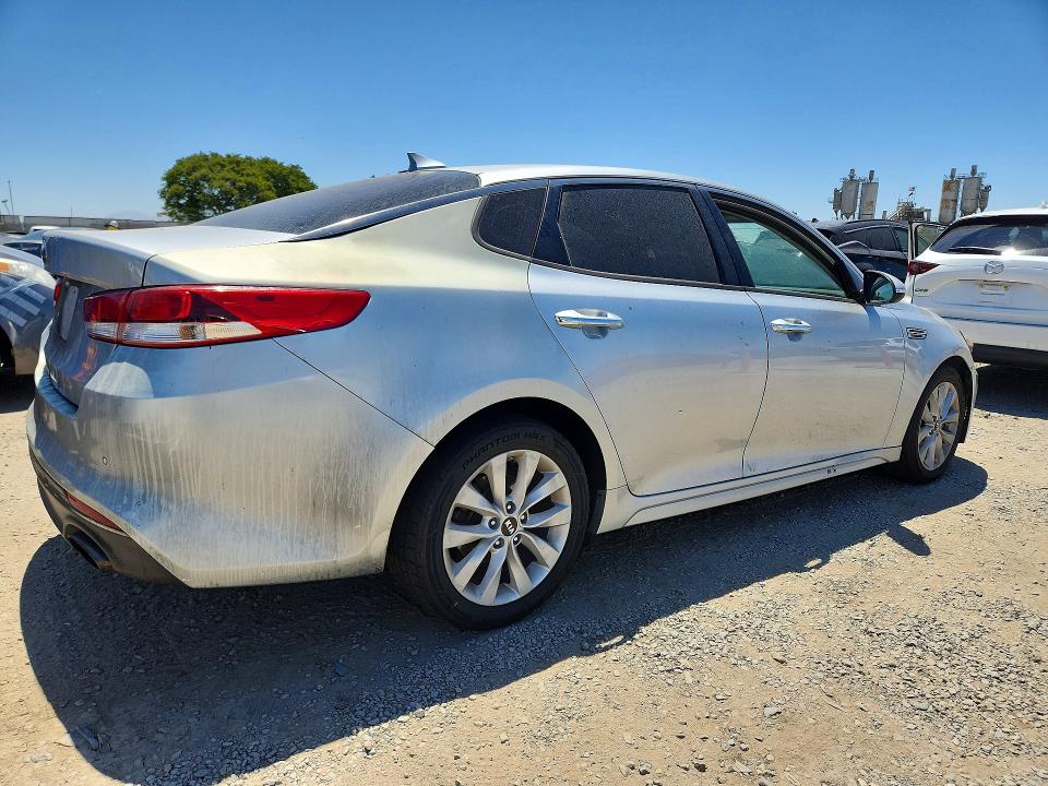 2019 Kia Optima VIN 5XXGT4L37KG326950 COPART salvage auction — MINOR DENT/SCRATCHES, Az - Dealer Only Rebuilt Salvage, sold $1,850 on 2026-07-31 (photo 3)
