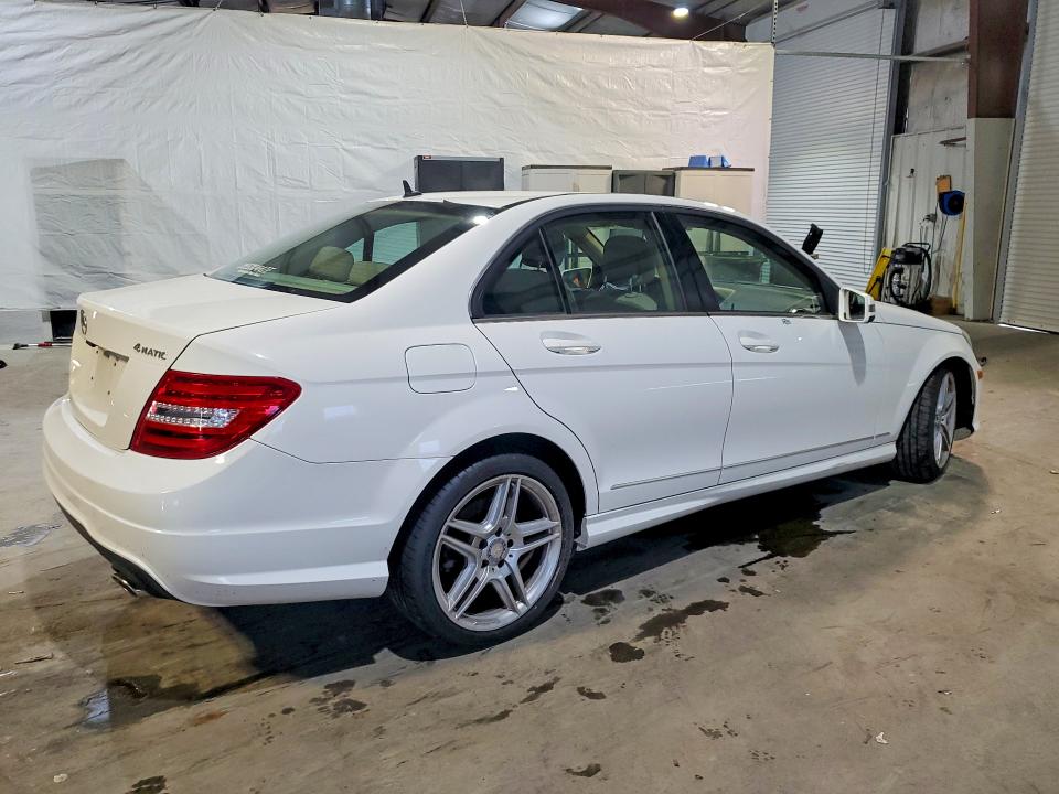 2013 Mercedes-benz C-klasse VIN WDDGF8AB5DR281635 COPART salvage auction — WATER/FLOOD, Nh - Cert Of Ttl-Flood Salvage, sold $900 on 2026-08-19 (photo 3)