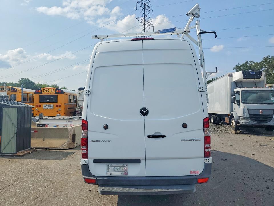 2014 Mercedes-benz Sprinter VIN WD3PE8DC3E5836036 COPART salvage auction — NORMAL WEAR, Pa - Cert Of Title, sold $3,700 on 2026-08-03 (photo 6)