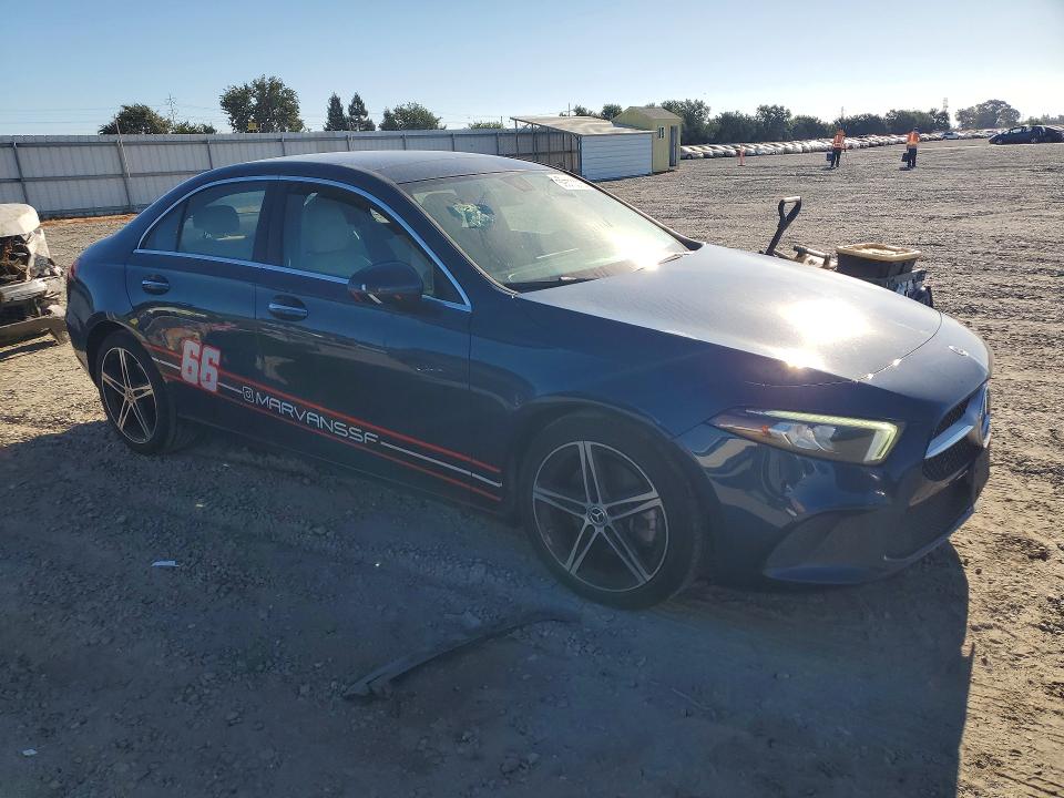 2022 Mercedes-benz A-klasse VIN W1K3G4EB9NJ326154 COPART salvage auction — MINOR DENT/SCRATCHES, Salvage Title, sold $10,200 on 2026-08-27 (photo 4)