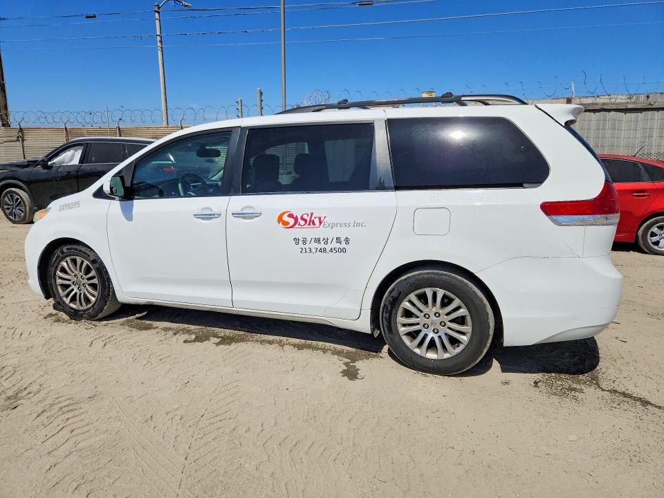 2011 Toyota Sienna VIN 5TDYK3DC7BS021513 COPART salvage auction — MINOR DENT/SCRATCHES, CA - DIS/DLR/EXP ONLY CLEAN TITLE, sold $925 on 2026-07-16 (photo 2)