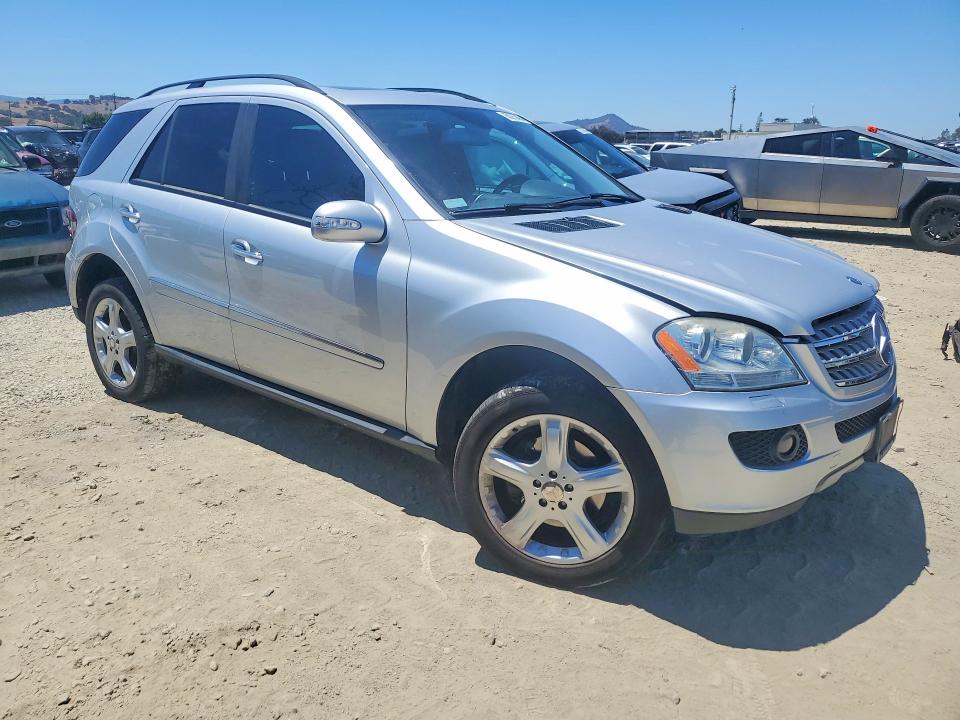 2008 Mercedes-benz Ml-class VIN 4JGBB86E38A321701 COPART salvage auction — MINOR DENT/SCRATCHES, CA - DIS/DLR/EXP ONLY CLEAN TITLE, sold $575 on 2026-07-09 (photo 4)