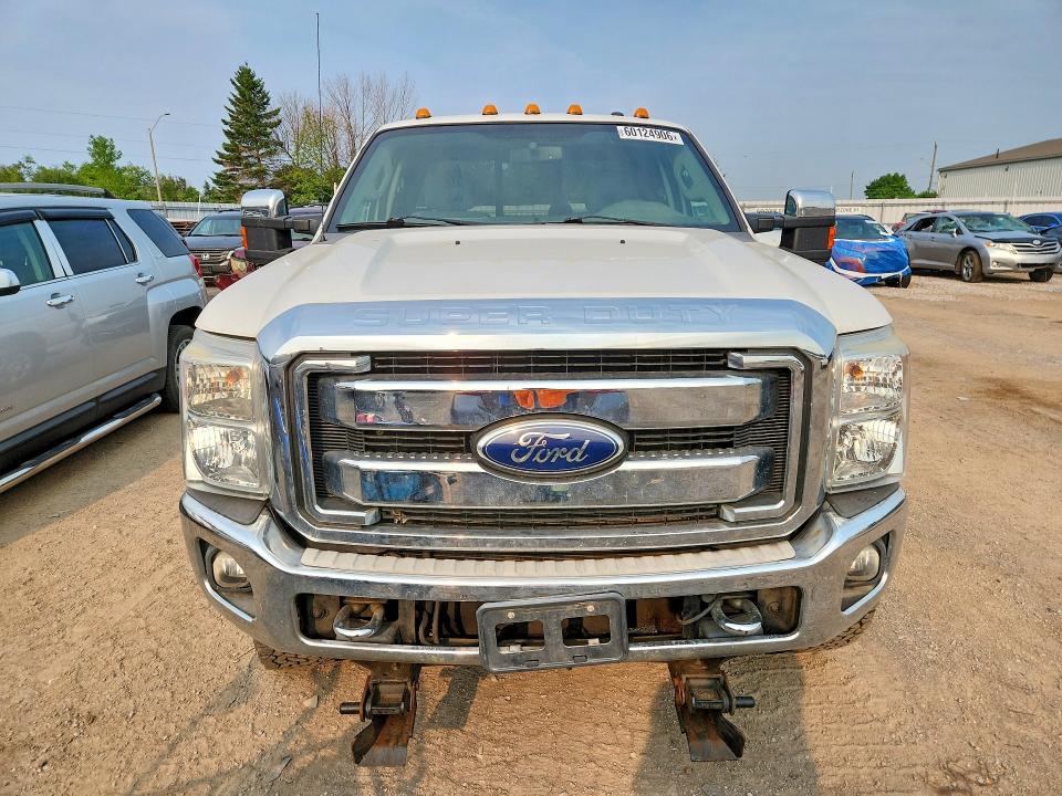 2012 Ford F-350 super duty VIN 1FT8X3B60CEA30768 COPART salvage auction — SIDE, ON - PERMIT NO BRAND - UNFIT, sold $2,750 on 2026-07-28 (photo 5)