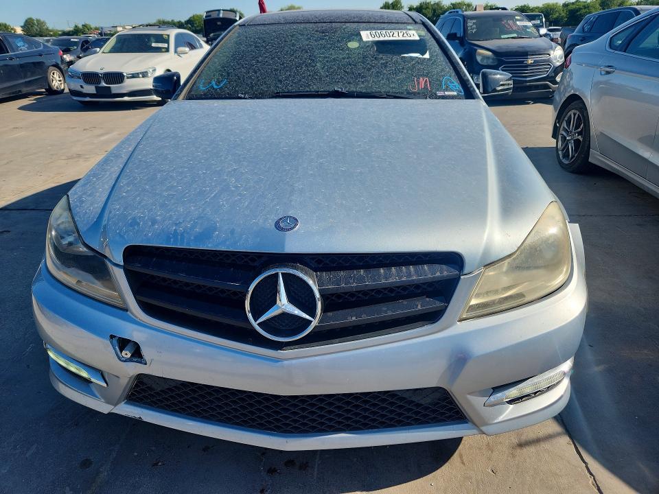 2013 Mercedes-benz C-klasse VIN WDDGJ4HB9DG030562 COPART salvage auction — NORMAL WEAR, Tx - Cert Of Title-Rebuilt Salvage, sold $200 on 2026-07-30 (photo 5)