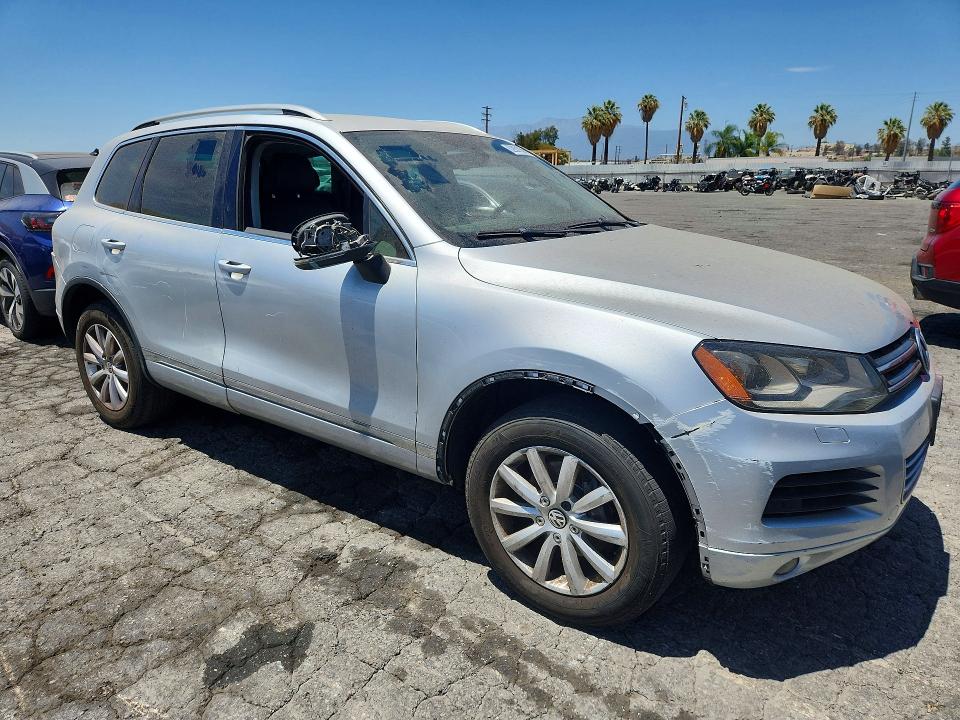 2012 Volkswagen Touareg VIN WVGFK9BPXCD004486 COPART salvage auction — SIDE, CA - DIS/DLR/EXP ONLY CLEAN TITLE, sold $1,850 on 2026-08-10 (photo 4)