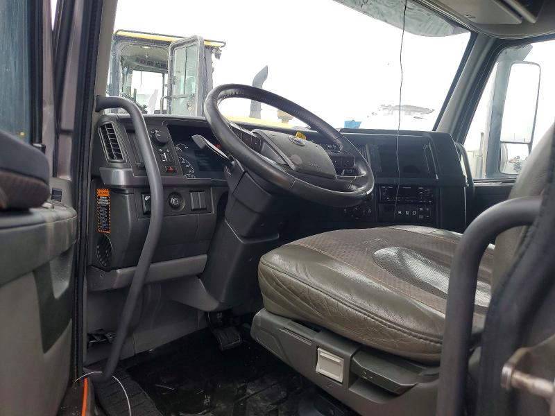 2022 Volvo VIN 4V4NC9EH9NN288020 COPART salvage auction — MINOR DENT/SCRATCHES, Pa - Cert Of Title, sold $36,250 on 2026-08-20 (photo 8)