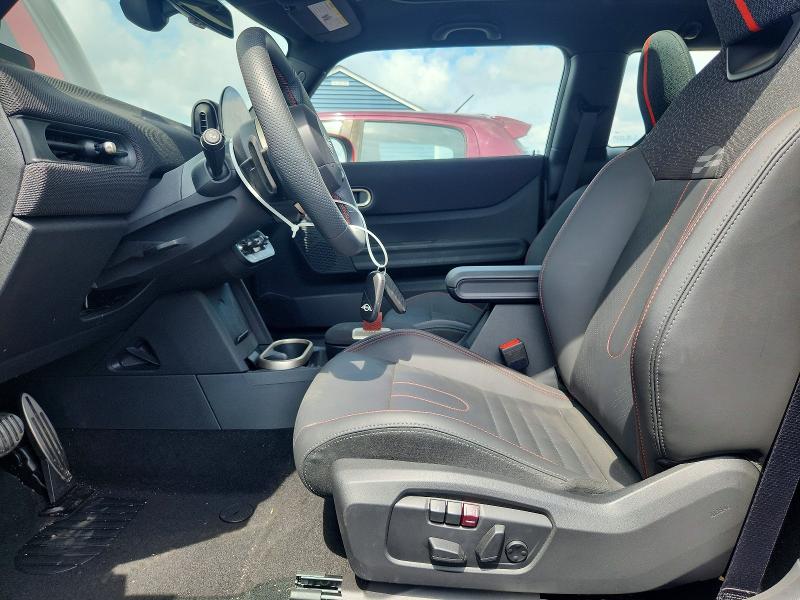 2025 Mini Cooper VIN WMW33GD03S2W89852 COPART salvage auction — MINOR DENT/SCRATCHES, Ma - Cert Of Title-Salvage, sold $20,300 on 2026-08-26 (photo 7)