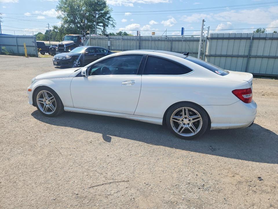 2013 Mercedes-benz C-klasse VIN WDDGJ4HB7DG052513 COPART salvage auction — MINOR DENT/SCRATCHES, TX - CERTIFICATE OF TITLE, sold $1,450 on 2026-07-30 (photo 2)