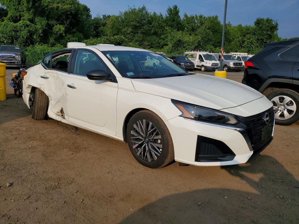 2025 Nissan Altima VIN 1N4BL4DV0SN400908 COPART salvage auction — SIDE, MA - CERT OF TITLE-SALVAGE, sold $7,600 on 2026-07-27 (photo 4)