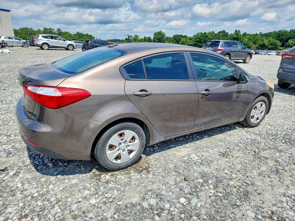 2015 Kia Forte VIN KNAFX4A62F5315648 COPART salvage auction — NORMAL WEAR, Ga - Certificate Of Title, sold $825 on 2026-07-09 (photo 3)