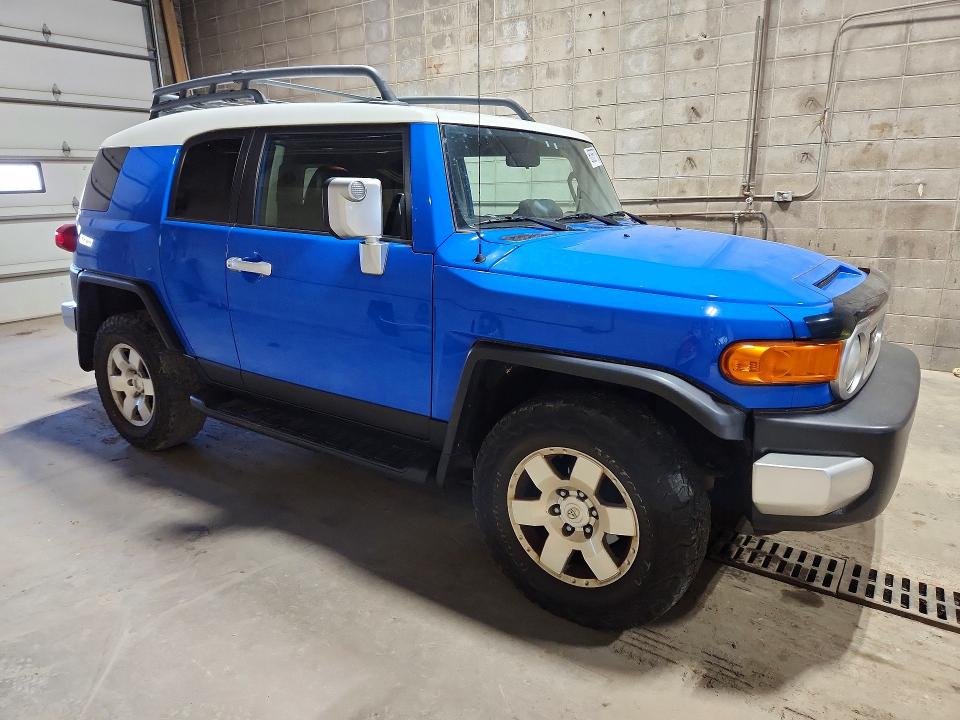 2007 Toyota Fj cruiser VIN JTEBU11F470009795 COPART salvage auction — MINOR DENT/SCRATCHES, Mn - Certificate Of Title, sold $3,200 on 2026-07-21 (photo 4)