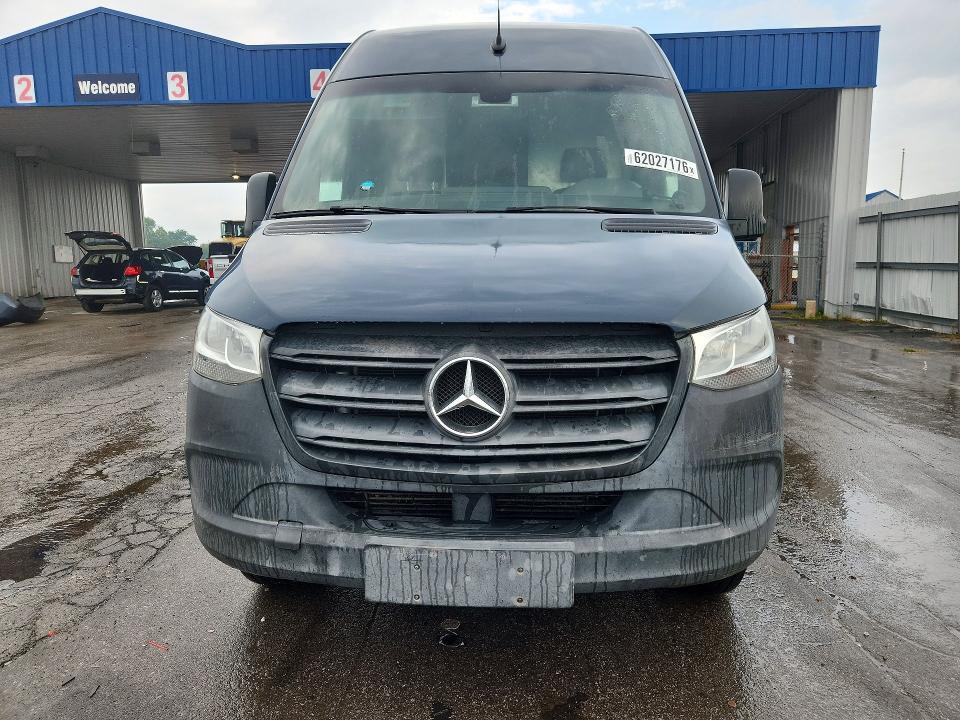 2019 Mercedes-benz Sprinter VIN WD4PF1CD5KP143494 COPART salvage auction — MINOR DENT/SCRATCHES, Wv - Certificate Of Title (P), sold $7,200 on 2026-07-28 (photo 5)