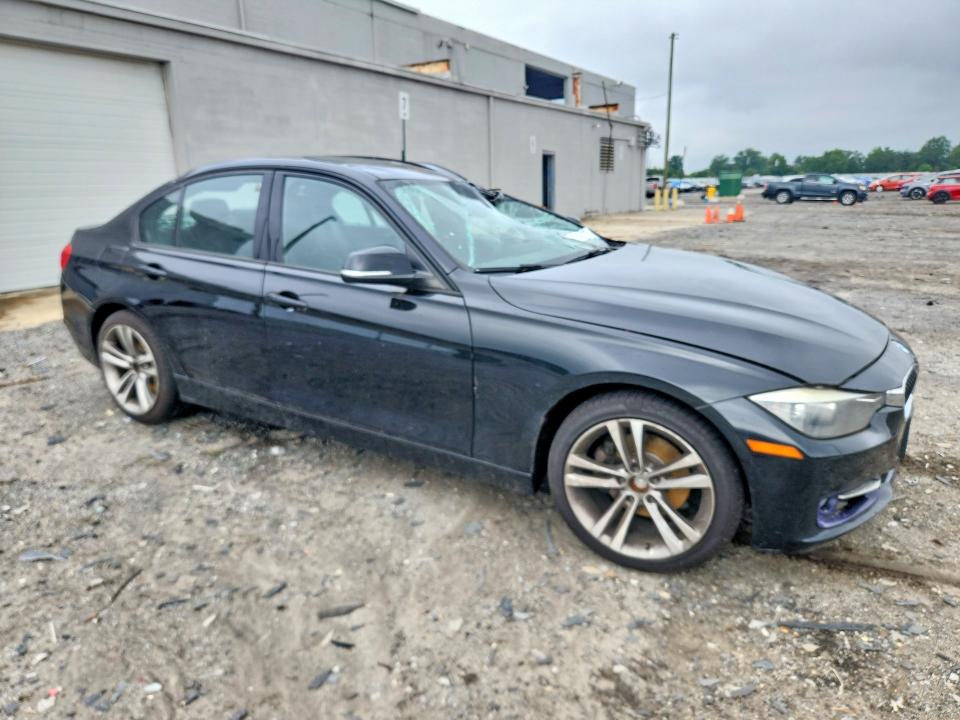 2013 BMW 3er VIN WBA3B3C53DF532620 COPART salvage auction — ROOF, Va - Certificate Of Title, sold $1,050 on 2026-07-22 (photo 4)