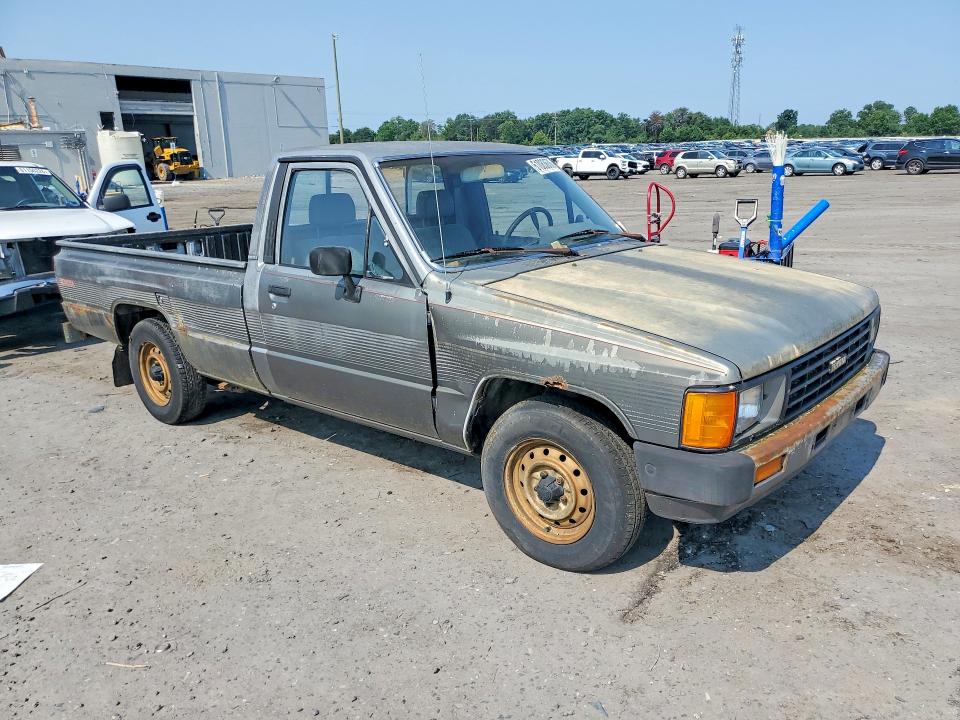 1986 Toyota Pickup VIN JT4RN55DXG0200749 COPART salvage auction — NORMAL WEAR, VA - CERTIFICATE OF TITLE, sold $525 on 2026-07-22 (photo 4)