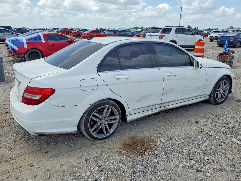 2013 Mercedes-benz C-klasse VIN WDDGF4HB4DG095496 COPART salvage auction — MECHANICAL, Tx - Certificate Of Title, sold $500 on 2026-08-06 (photo 3)