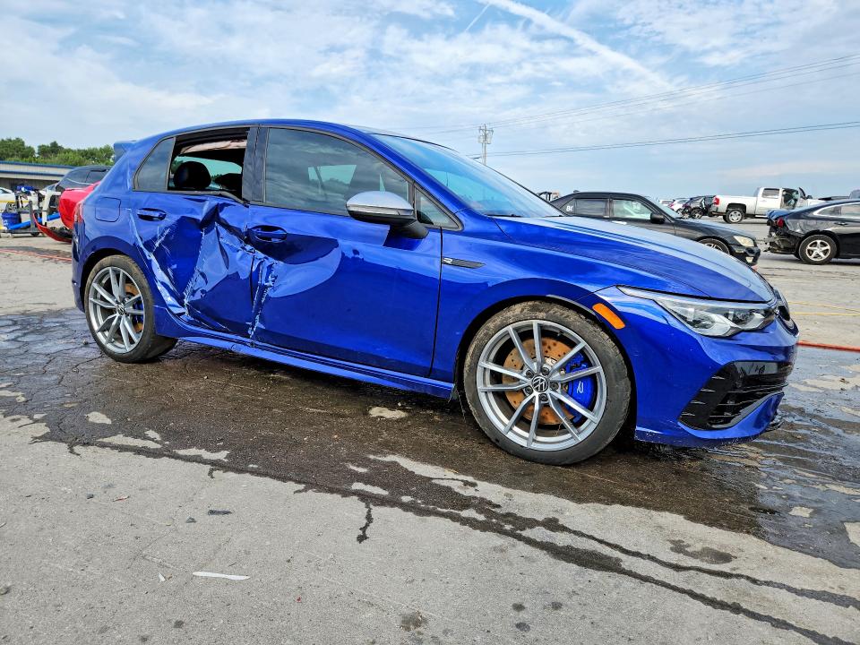 2024 Volkswagen Golf VIN WVWFB7CD6RW195351 COPART salvage auction — SIDE, Salvage Title, sold $12,000 on 2026-08-19 (photo 4)