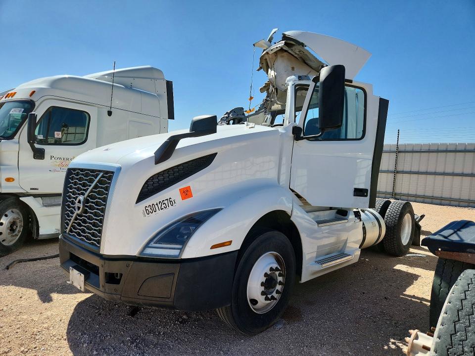 2022 Volvo Vn VIN 4V4N39THXNN298347 — COPART salvage auction photo