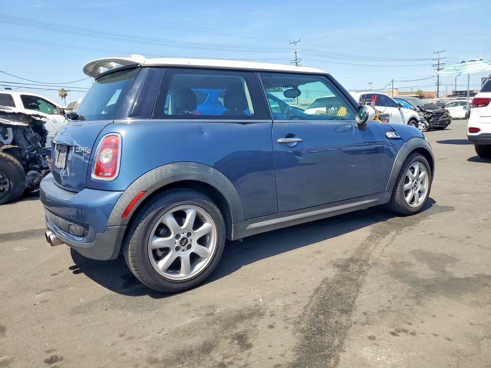 2010 Mini Cooper VIN WMWMF7C5XATZ69060 COPART salvage auction — VANDALISM, Ca - Salvage Certificate, sold $675 on 2026-08-12 (photo 3)