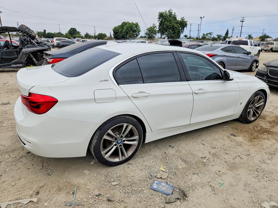 2017 BMW 3er VIN WBA8E1C53HK480002 COPART salvage auction — MINOR DENT/SCRATCHES, Ca - Dis/Dlr/Exp Only Clean Title, sold $5,700 on 2026-07-27 (photo 3)