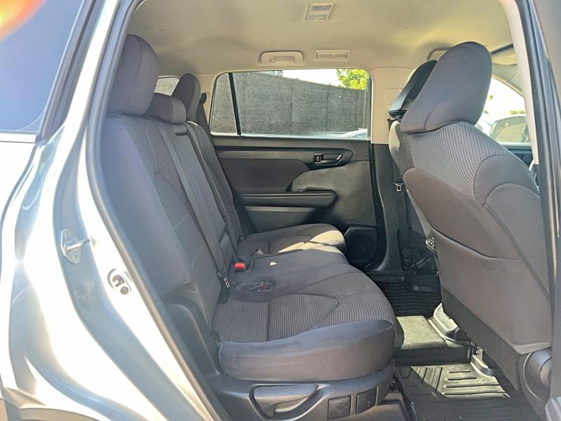 2022 Toyota Highlander VIN 5TDZZRAH3NS107358 COPART salvage auction — MINOR DENT/SCRATCHES, Tx - Certificate Of Title (P), sold $15,100 on 2026-07-27 (photo 6)