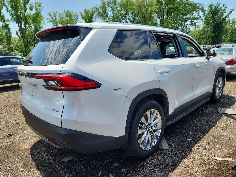 2024 Toyota Highlander VIN 5TDAAAB57RS043907 COPART salvage auction — VANDALISM, Az - Cert Of Title - Salvage, sold $34,750 on 2026-07-10 (photo 3)