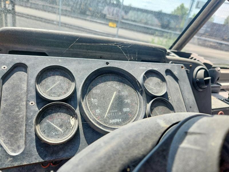 2000 Frht - freightliner VIN 4UZA4FA44YCG41934 COPART salvage auction — MECHANICAL, OH - CERTIFICATE OF TITLE, sold $100 on 2026-09-04 (photo 9)