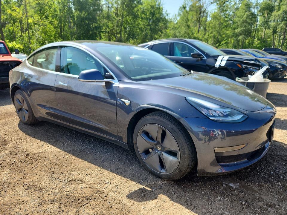 2019 Tesla VIN 5YJ3E1EB2KF407272 COPART salvage auction — SIDE, On - Permit No Brand - Unfit, sold $5,700 on 2026-07-21 (photo 4)