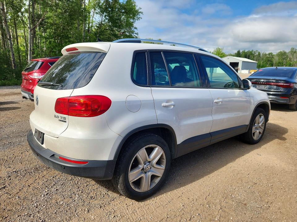 2012 Volkswagen Tiguan VIN WVGBV7AX4CW604498 COPART salvage auction — MINOR DENT/SCRATCHES, On - Permit No Brand - Unfit, sold $425 on 2026-07-29 (photo 3)