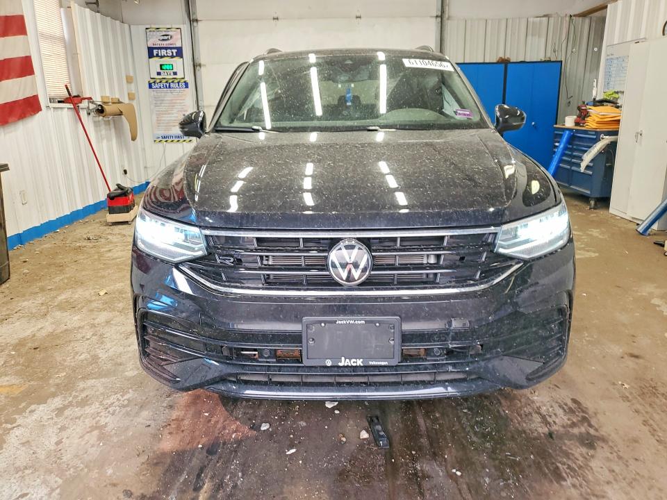 2024 Volkswagen Tiguan VIN 3VV8B7AX0RM178469 COPART salvage auction — SIDE, Me - Cert Of Title-Salvage Collisio, sold $10,800 on 2026-08-27 (photo 5)