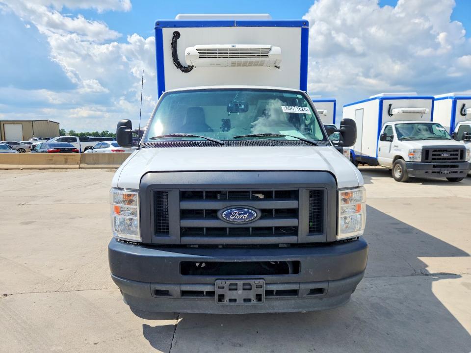2023 Ford Econoline VIN 1FDWE3FKXPDD00813 COPART salvage auction — NORMAL WEAR, TX - CERTIFICATE OF TITLE, sold $9,400 on 2026-07-29 (photo 5)