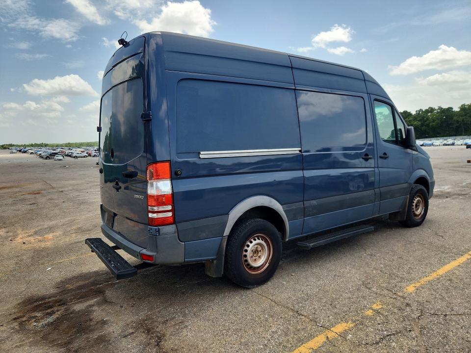 2018 Mercedes-benz Sprinter VIN WD3PE7CD6JP635573 COPART salvage auction — MECHANICAL, Fl - Certificate Of Title, sold $700 on 2026-07-27 (photo 3)