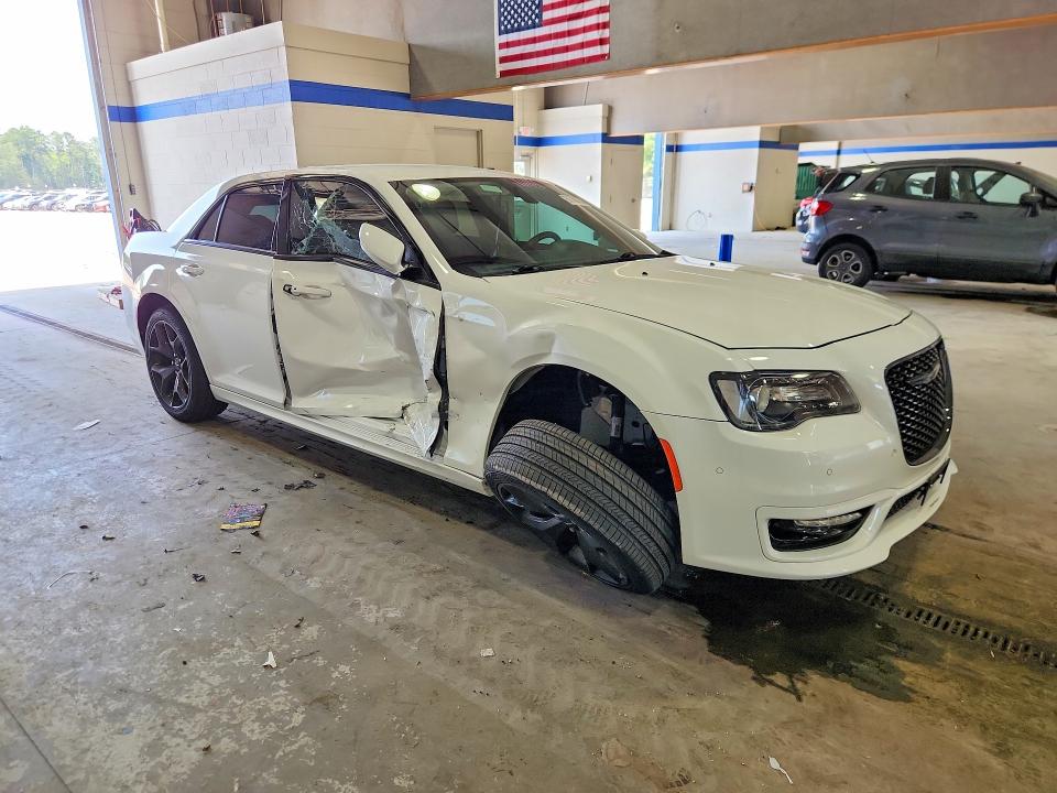 2021 Chrysler 300 VIN 2C3CCAAG4MH676141 COPART salvage auction — SIDE, Va - Cert Of Title - Salvage, sold $225 on 2026-07-24 (photo 4)