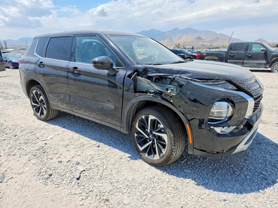 2024 Mitsubishi Outlander VIN JA4J3VA88RZ062469 COPART salvage auction — MINOR DENT/SCRATCHES, KS - CERTIFICATE OF TITLE, sold $10,300 on 2026-07-28 (photo 4)