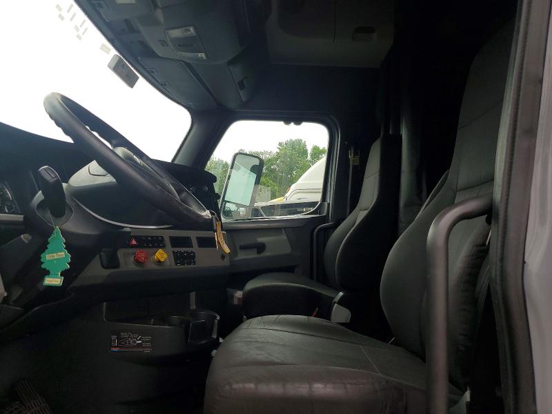 2020 Freightliner All other VIN 3AKJHHFG6LSLV3987 COPART salvage auction — MINOR DENT/SCRATCHES, NJ - CERTIFICATE OF TITLE, sold $11,100 on 2026-07-30 (photo 7)