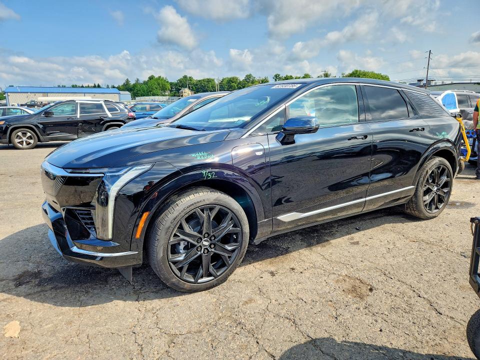 2025 Cadillac Optiq VIN 3GYK3DMR2SS159138 COPART salvage auction — SIDE, Salvage Title, sold $17,900 on 2026-08-04 (photo 1)