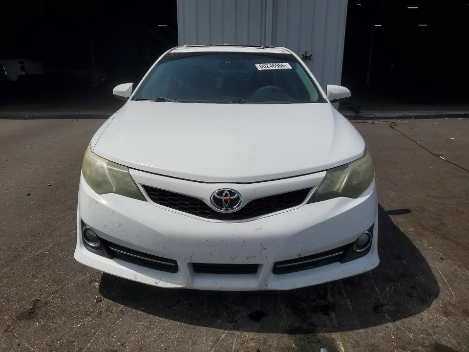 2014 Toyota Camry VIN 4T1BF1FK6EU740508 COPART salvage auction — VANDALISM, Fl - Cert Of Title Slvg Rebuildable, sold $3,200 on 2026-07-27 (photo 5)