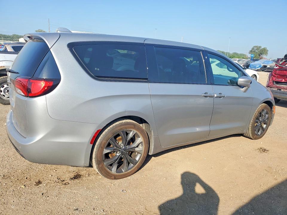 2018 Chrysler Pacifica VIN 2C4RC1FG5JR272883 COPART salvage auction — MECHANICAL, Ia - Certificate Of Title, sold $550 on 2026-07-24 (photo 3)