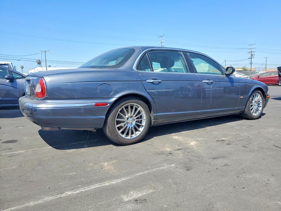 2006 Jaguar Xj series VIN SAJWA79B66SH09019 COPART salvage auction — MINOR DENT/SCRATCHES, CA - DIS/DLR/EXP ONLY CLEAN TITLE, sold $500 on 2026-07-27 (photo 3)