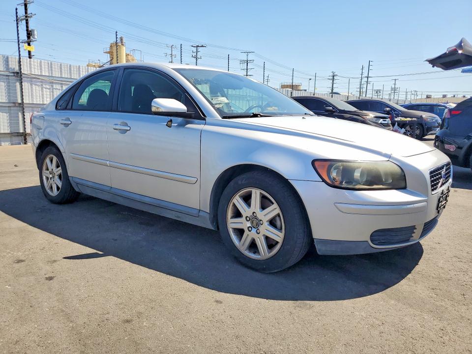 2006 Volvo S40 VIN YV1MS390062202358 COPART salvage auction — MINOR DENT/SCRATCHES, CA - DIS/DLR/EXP ONLY CLEAN TITLE (P), sold $3,100 on 2026-08-12 (photo 4)