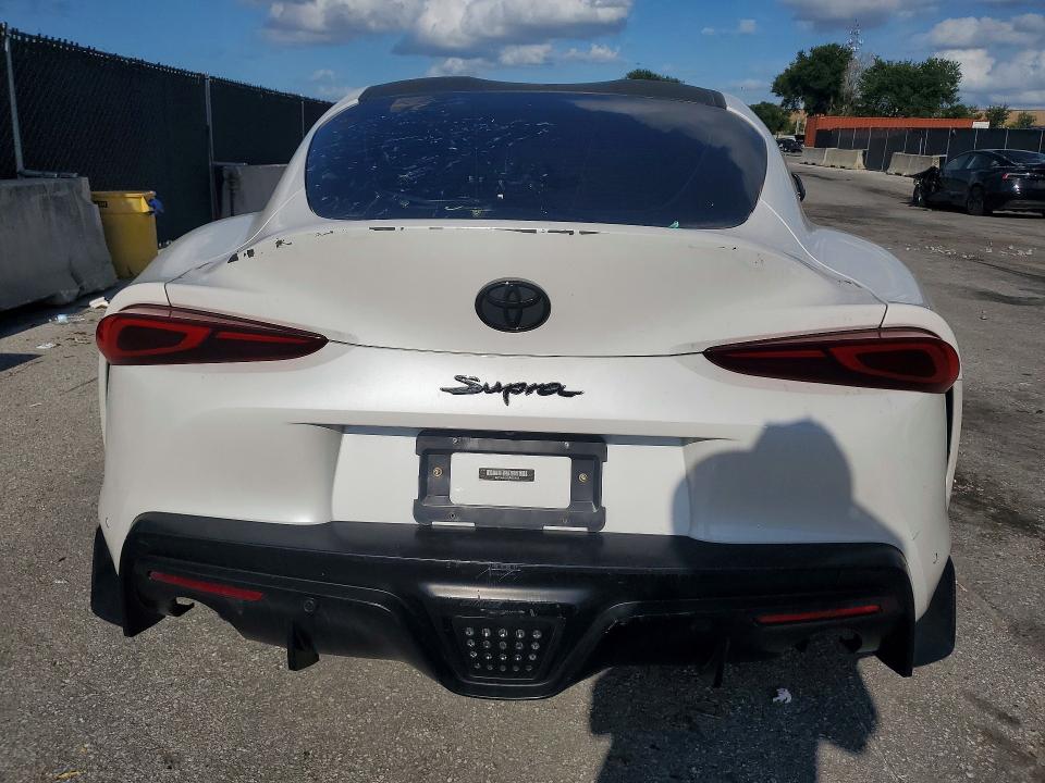 2020 Toyota Supra VIN WZ1DB4C08LW025603 COPART salvage auction — STRIPPED, Ca - Dis/Dlr/Exp Only Clean Title (P), sold $32,000 on 2026-07-28 (photo 6)