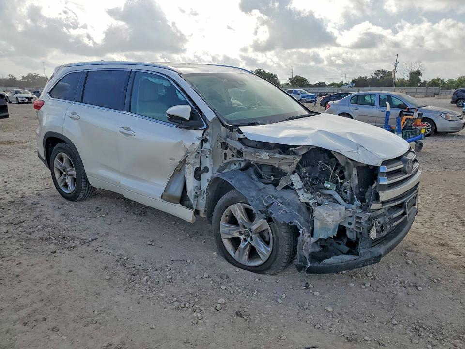 2017 Toyota VIN 5TDYZRFH8HS192030 COPART salvage auction — FRONT END, Tx - Salvage Vehicle Title, sold $6,600 on 2026-07-30 (photo 4)