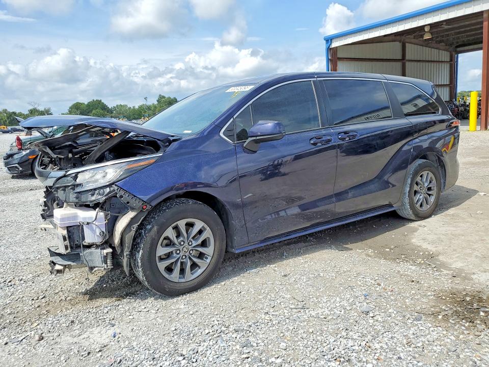 2022 Toyota Sienna VIN 5TDKRKEC1NS109147 — COPART salvage auction photo